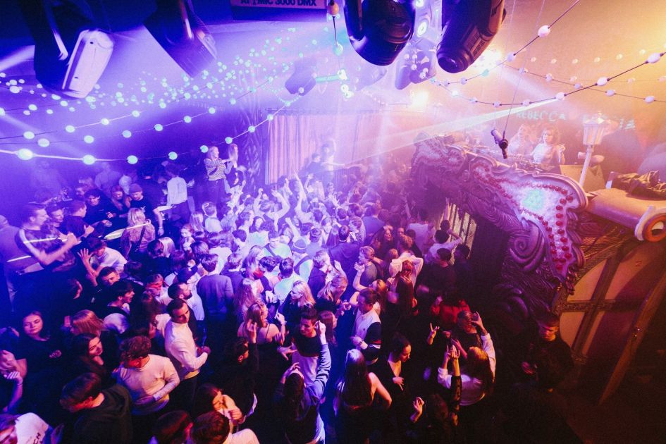 Italian Alps Resorts with the Best Après-Ski Nightlife